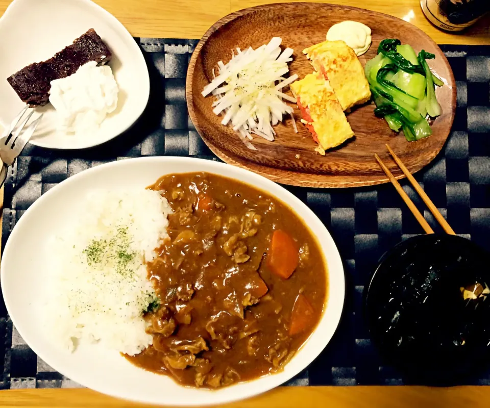 カレーライス オリーブオイルレモンの大根サラダ 明太卵焼き 青梗菜のソテー ガトーショコラ|いちごさん