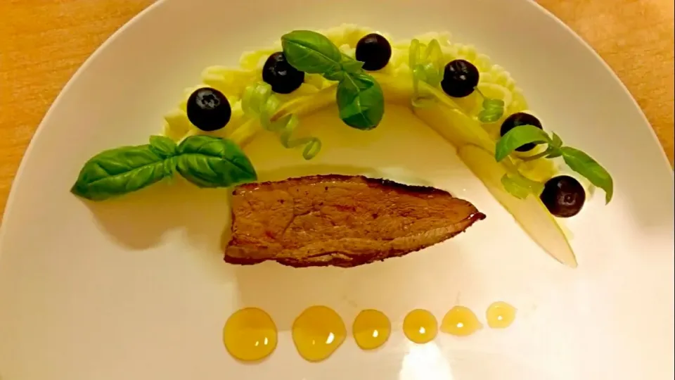 duckbreast with mash potato,apple and blueberry|don jerngさん