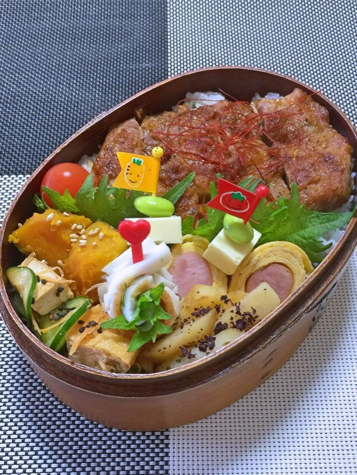 高校生息子のお弁当 ♪   トンテキ丼 🐷|キラりんさん