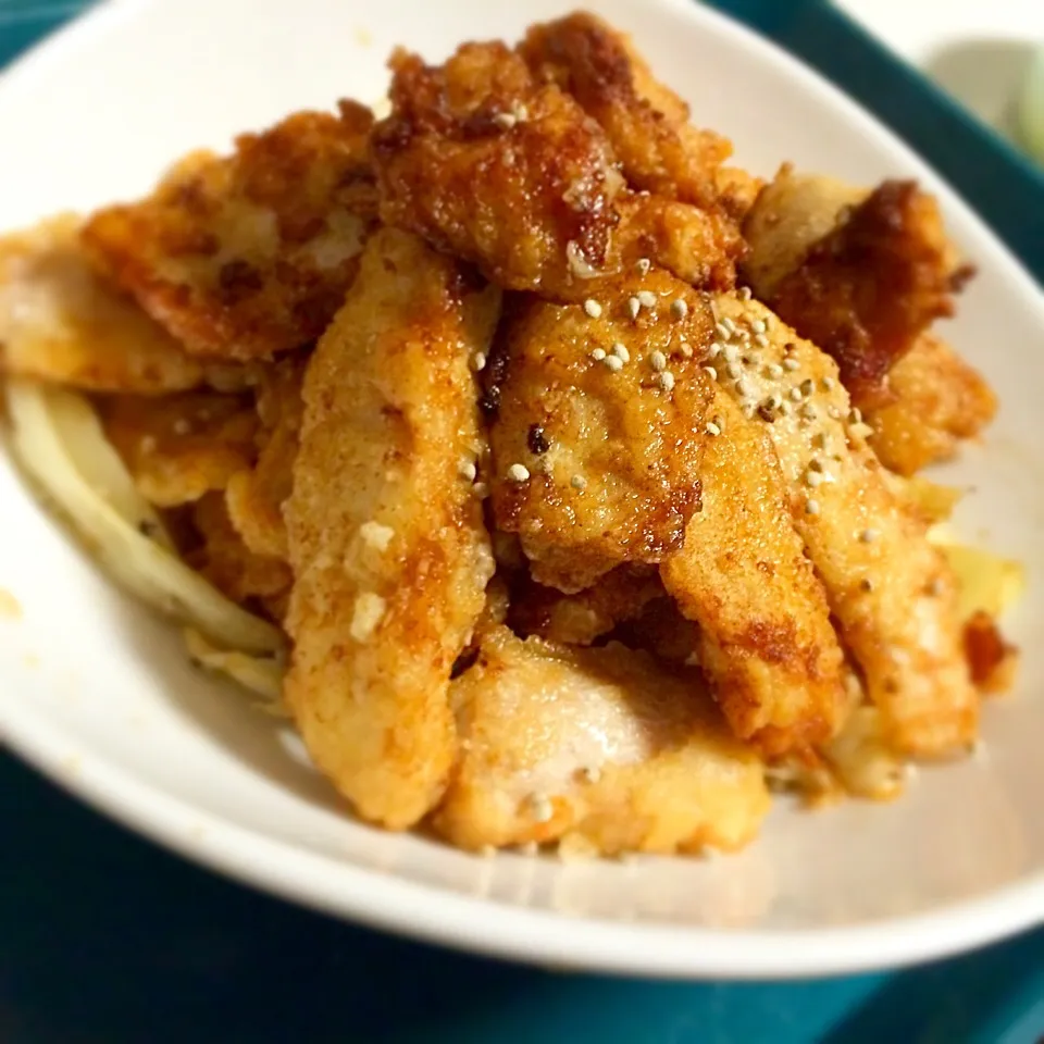 Snapdishの料理写真:エゴマ油でチキン丼🍚|Ryokoさん