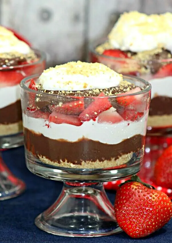 Strawberry S'more Parfait #Dessert #Gelatinas/Puddings|Melissa Crenshaw Lladoさん