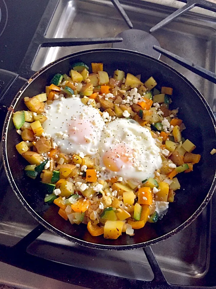 Potato Zucchini Hash with Eggs and Feta|Phoebeさん