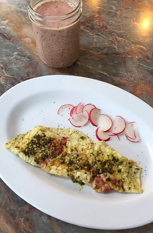 Egg White Pesto Ham Omelette + Strawberry Blueberry Banana Smoothie|Phoebeさん