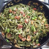 Snapdishの料理写真:Pesto Spinach Sausage Bacon Carbonara|Phoebeさん