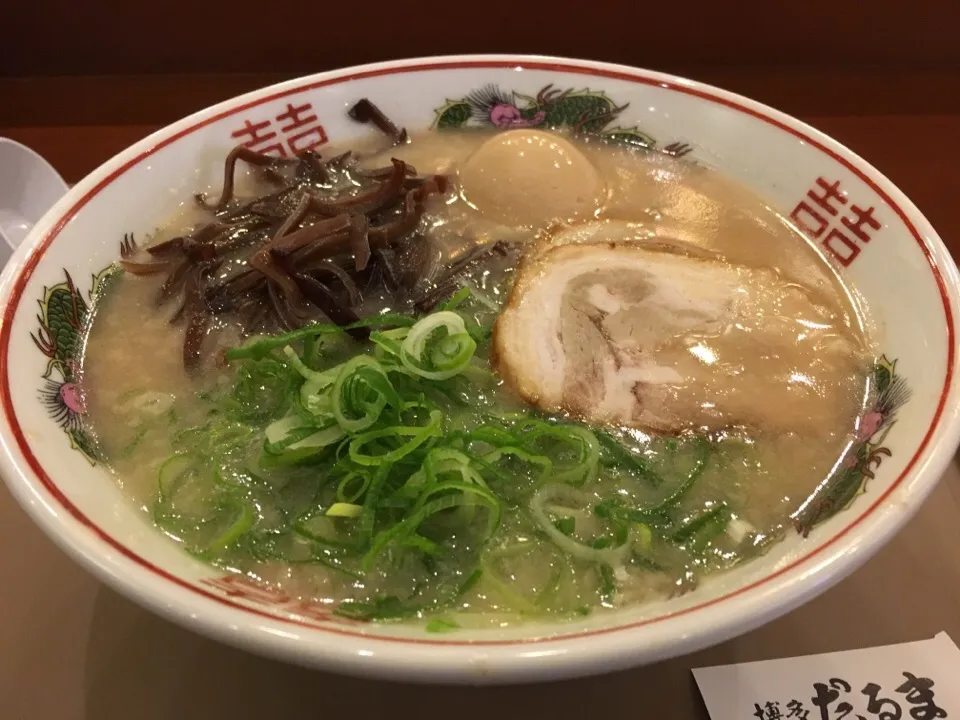 Snapdishの料理写真:博多ラーメン煮卵入770円|PegaOさん