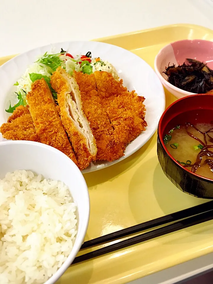 チーズ入りミルフィーユカツ定食|恭子さん