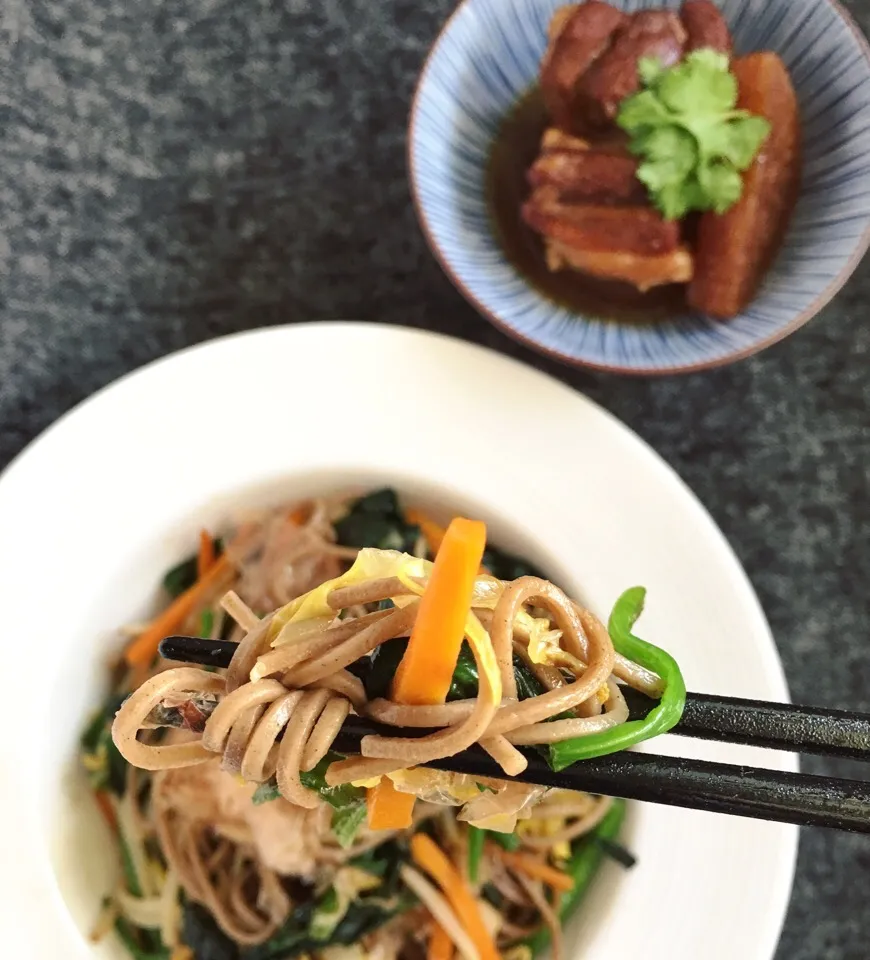 Snapdishの料理写真:焼きそば。豚の角煮。Lunch of yakisoba (stirfried soba) and Buta no kakuni(braised pork belly)|coxiella24さん