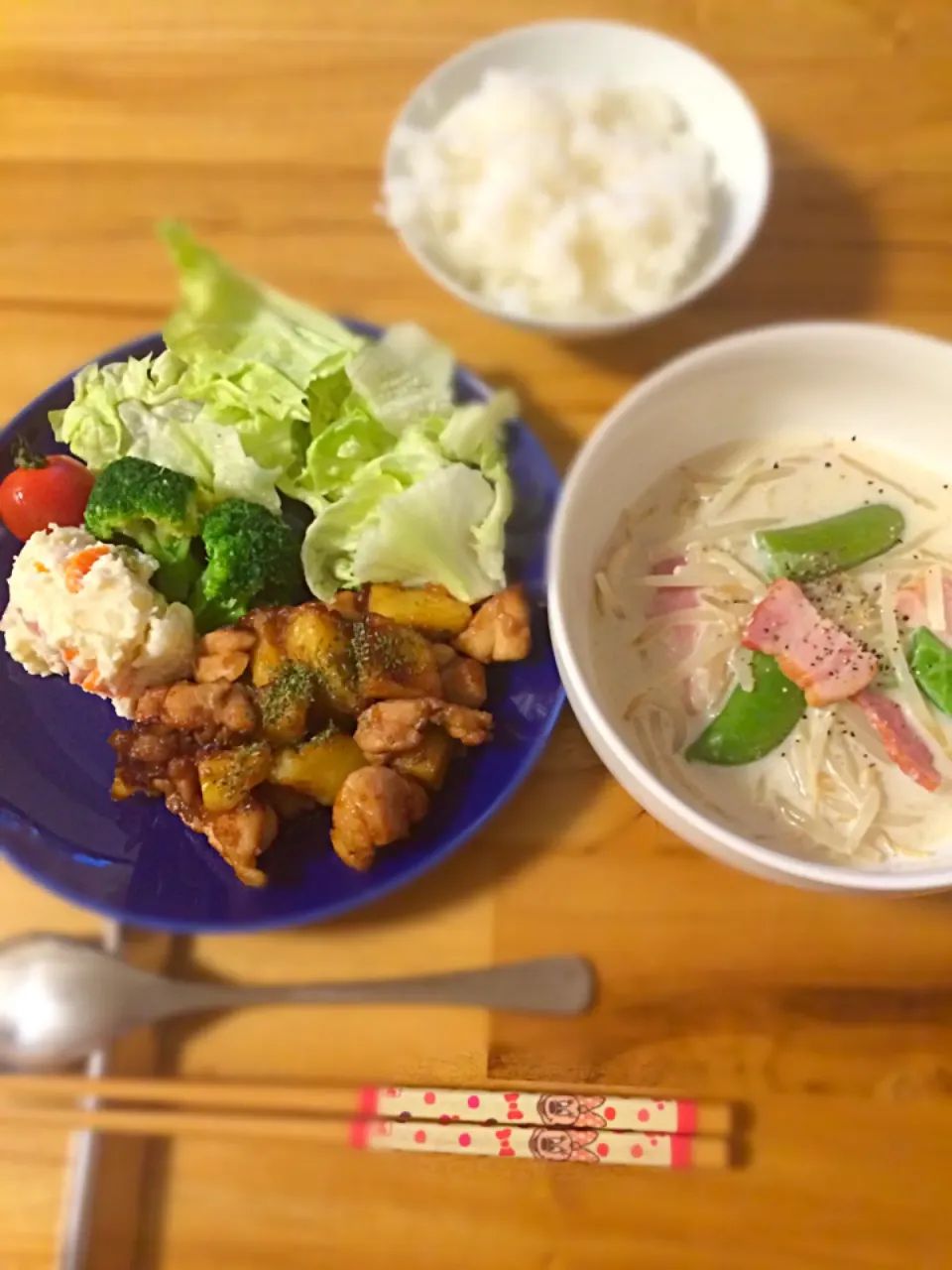 鶏もも肉とジャガイモの照り焼きと、もやしのスープ煮。|うーろんさん