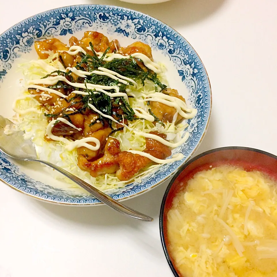 鶏の照りマヨ丼、えのき卵お味噌汁|まこさん