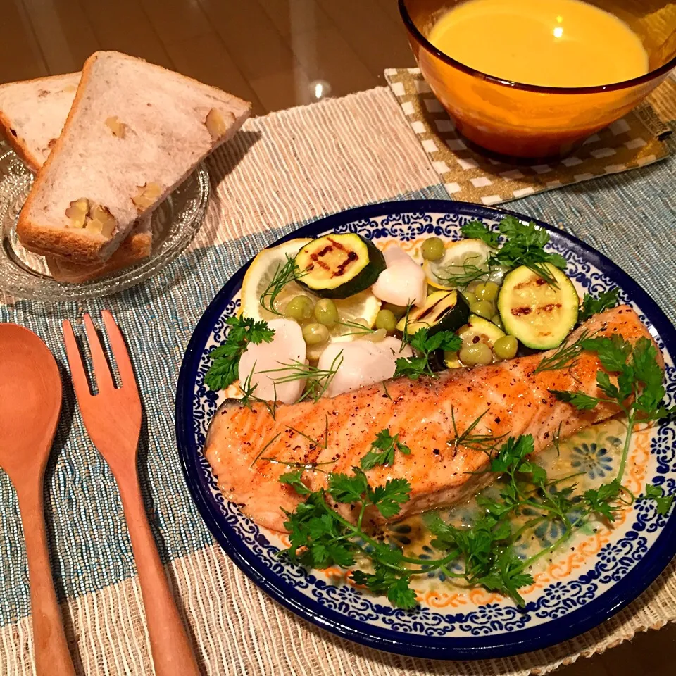 🐟アトランティックサーモンのソテー
🍋ホタテとグリンピースのレモンサラダ
🍵人参ポタージュ
🍞くるみトースト|mapleさん