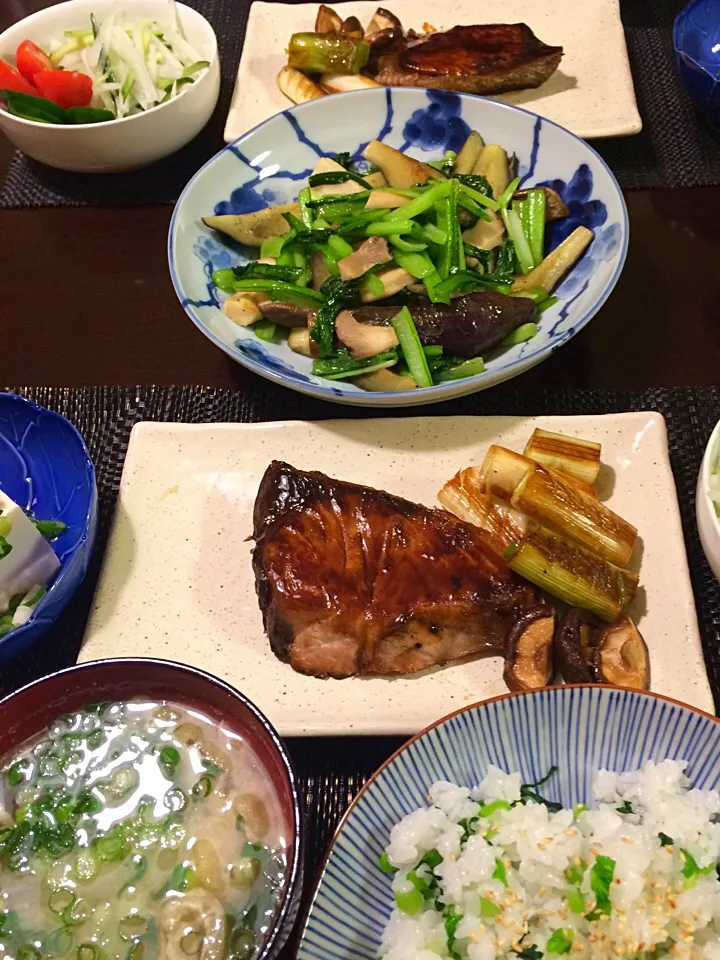 鰤の照り焼き、茄子と小松菜の中華炒め、大根汁、菜っ葉飯|Jun  Sakamotoさん