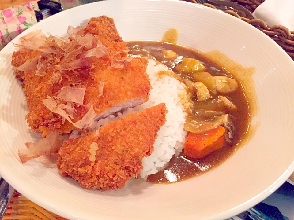 Japanese curry & cutlet pork chop served with rice|Sky Blueさん