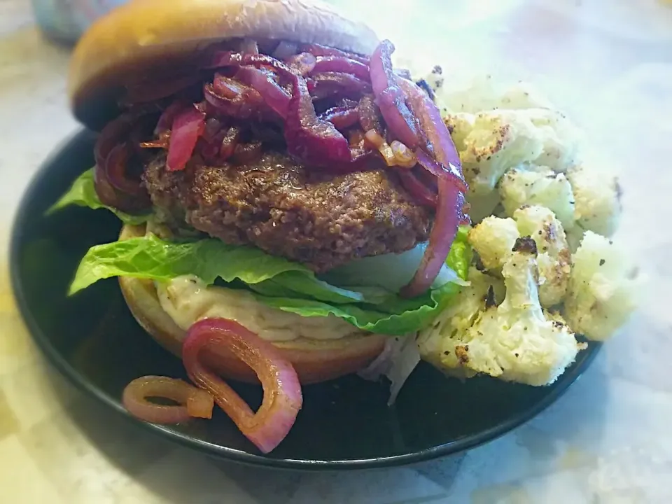 #HelloFresh Caramelized Onion Burgers with Garlic Aioli and Crispy Cauliflower|Courtney Alizabet Riess Handelさん