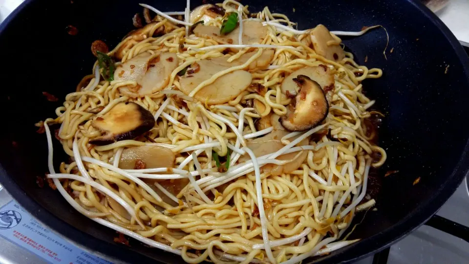 fried noodle with scallops|steven z.y.さん