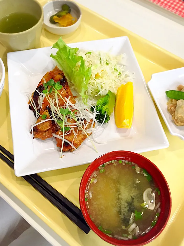 Snapdishの料理写真:【社食】鶏の味噌焼き定食|恭子さん