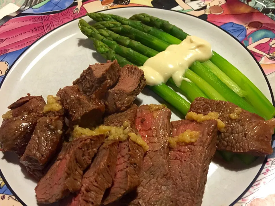 Grass Fed Sirloin Steak with Butter Garlic Sauce and Fresh Organic Asparagus with Lemon Mustard Sauce|Cheryl Melnickさん