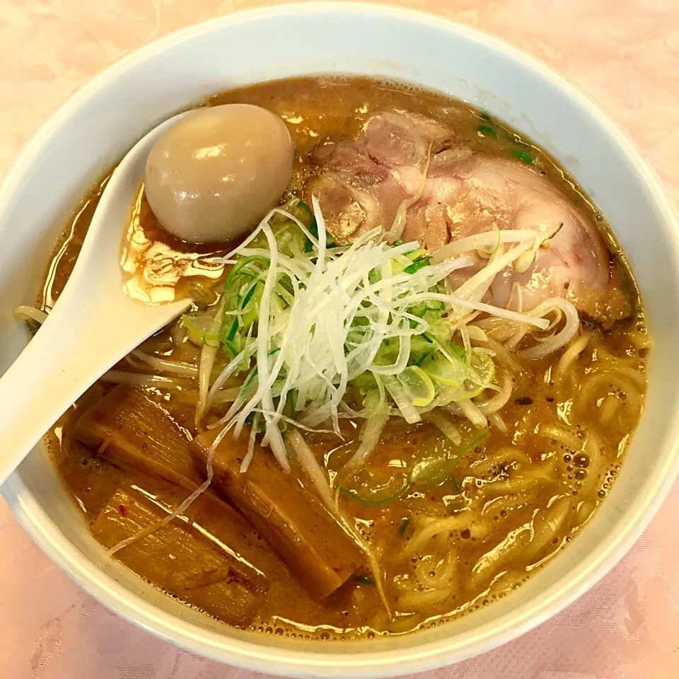 あやめ ピリ辛味噌ラーメン 玉子トッピング|カウンター嬢さん