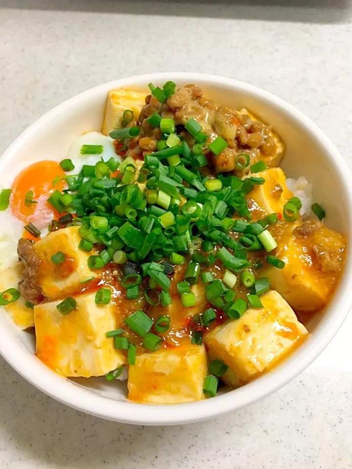 温玉のせ納豆麻婆豆腐丼@自宅|Yasuhiro Koikeさん