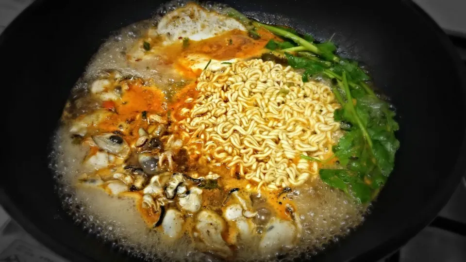 Snapdishの料理写真:instant noodle with oysters|steven z.y.さん