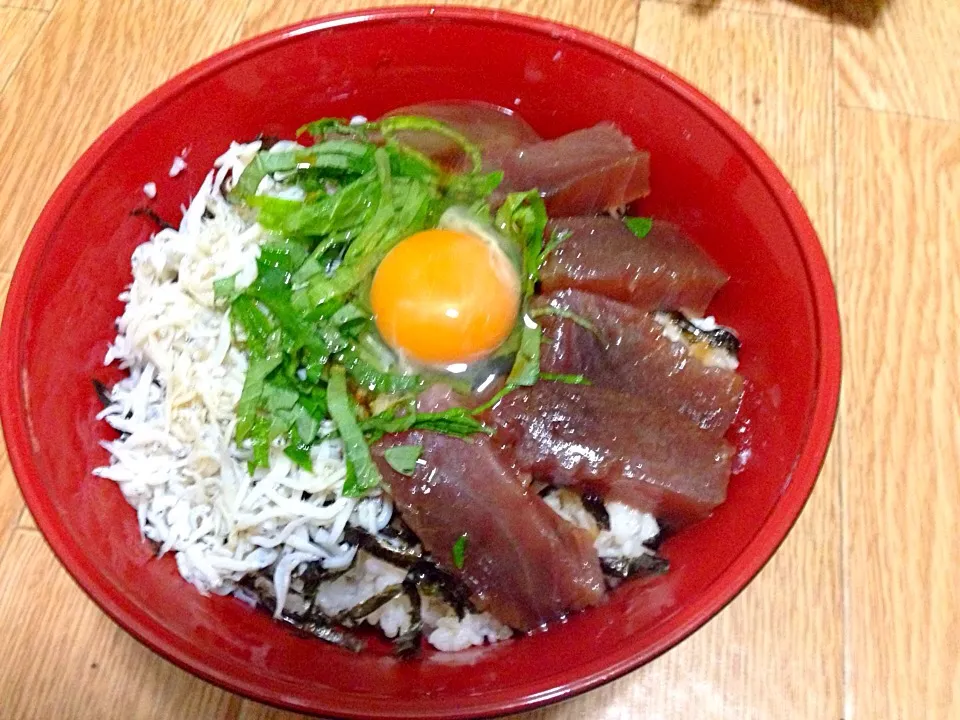 マグロ漬けシラス丼♥️|ちゃびきゅさん