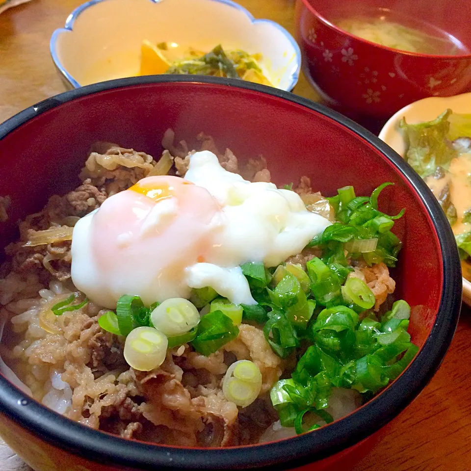 温泉卵ねぎ牛丼🐃✨|ラッキーさん