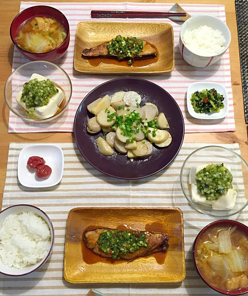 Snapdishの料理写真:ぶりの香味野菜ソース掛け、里芋の煮がらめ、山形のだしやっこ、白菜と油揚げの味噌汁。今日は男子ごはん的な。|Daisuke Kasaharaさん