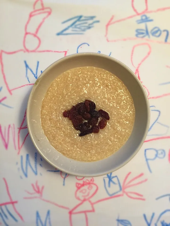 Snapdishの料理写真:Saturday morning gruel - quinoa breakfast porridge with raisins|dee oさん