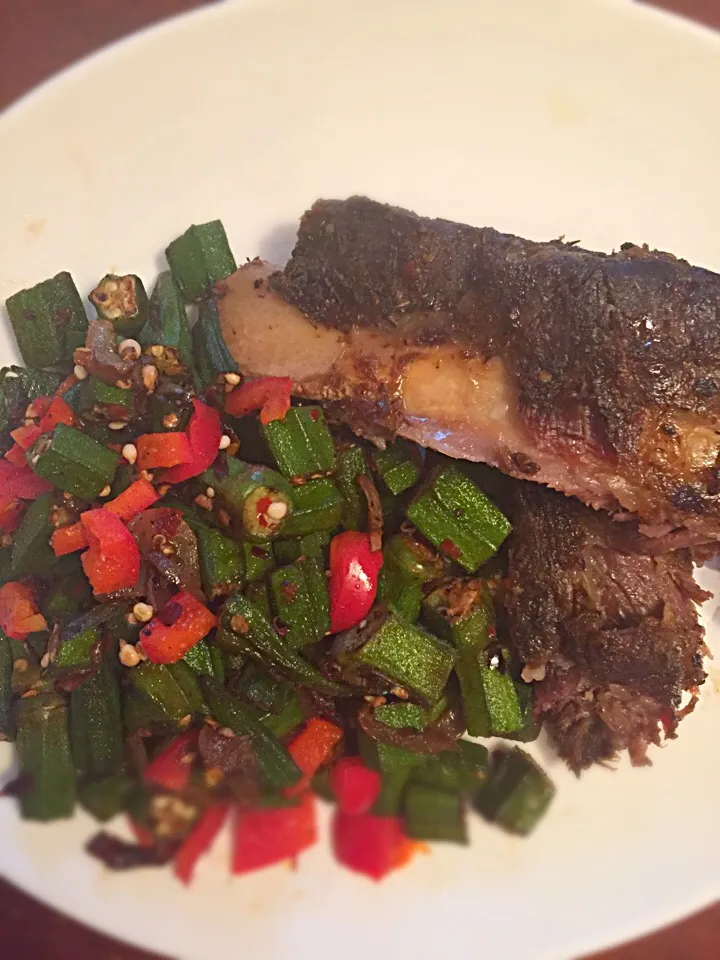 Snapdishの料理写真:Beef brisket and tossed okra and peppers|dee oさん