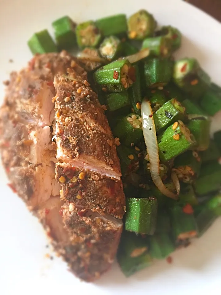 Pepper crusted chicken and tossed okra|dee oさん