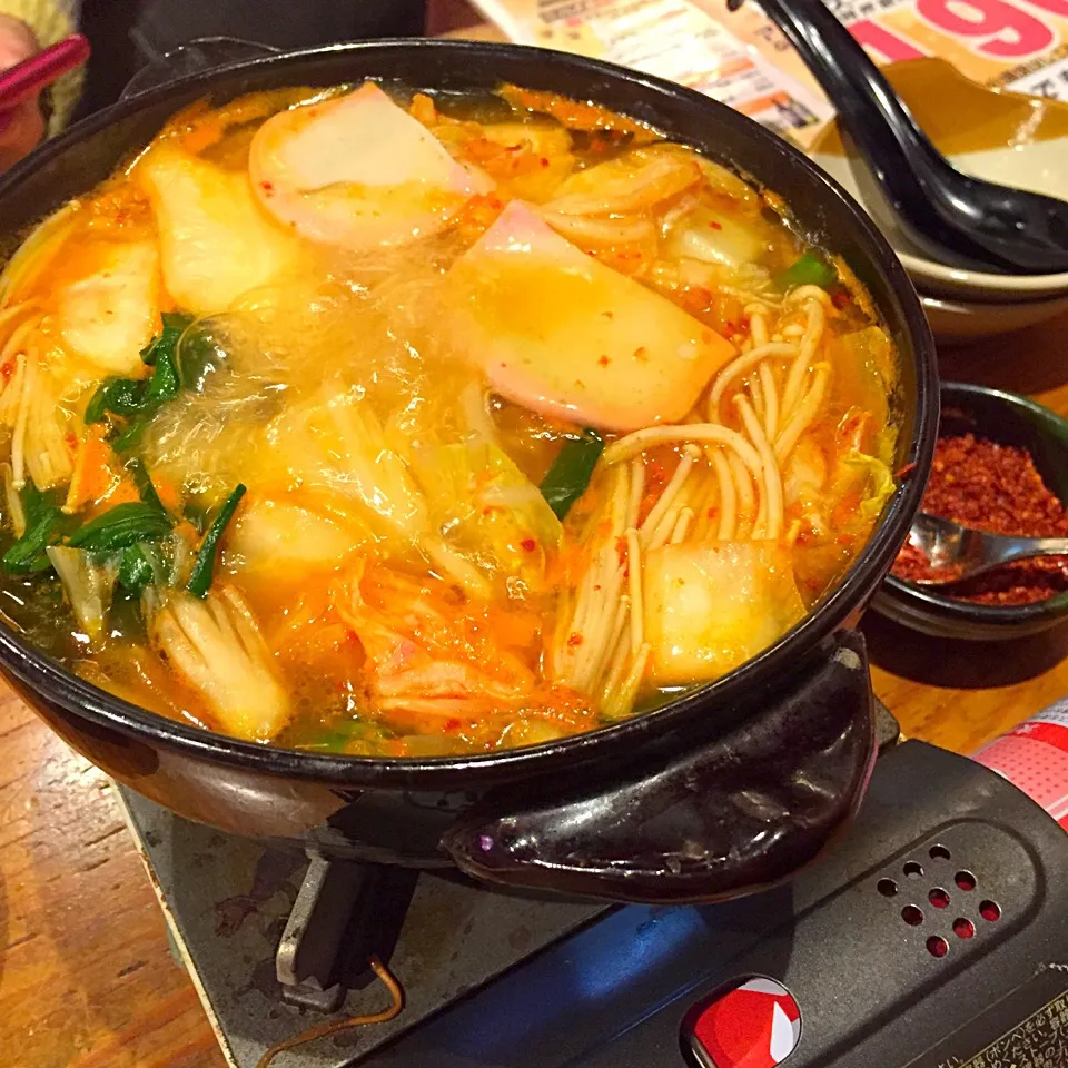 かどま蓮根地獄鍋に白菜キムチを入れた鍋🍲|すかラインさん