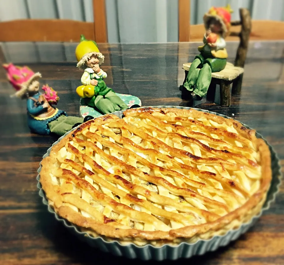 Snapdishの料理写真:お初のアップルパイ🍎作り🎶
しかも生地作りから(・・*)ゞ ﾎﾟﾘﾎﾟﾘ|いしくん。（たまご王子🥚🐣🐥🐔）さん