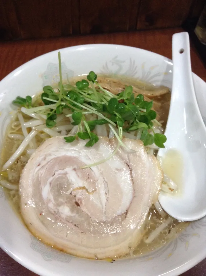 Snapdishの料理写真:塩ラーメン@ぼすや（東大宮）|Kazuya Miyukiさん