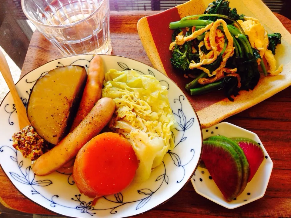 菜花とブロッコリーの油揚げ炒め🍴黒大根のポトフ✨|サクラさん