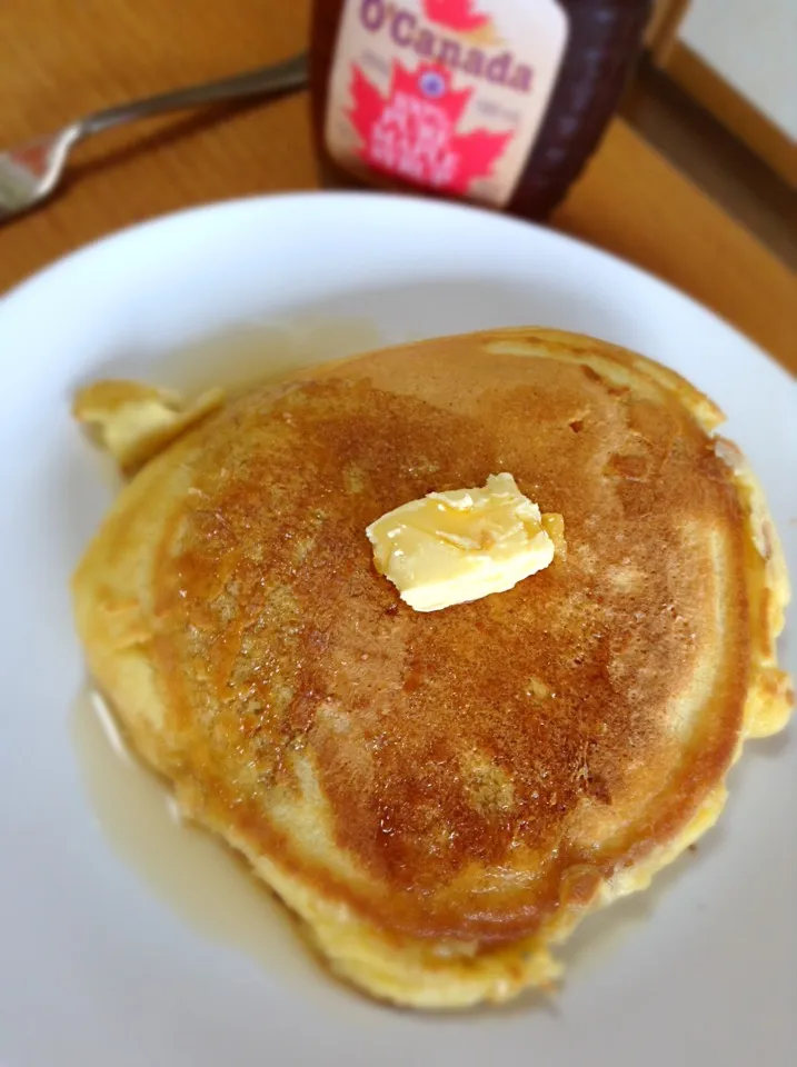 娘がホットケーキ焼いてくれた♪ ミックス粉じゃなくて、自分で材料はかってブレンドしたやつ。美味しい〜♪♪♪|hoppycowさん