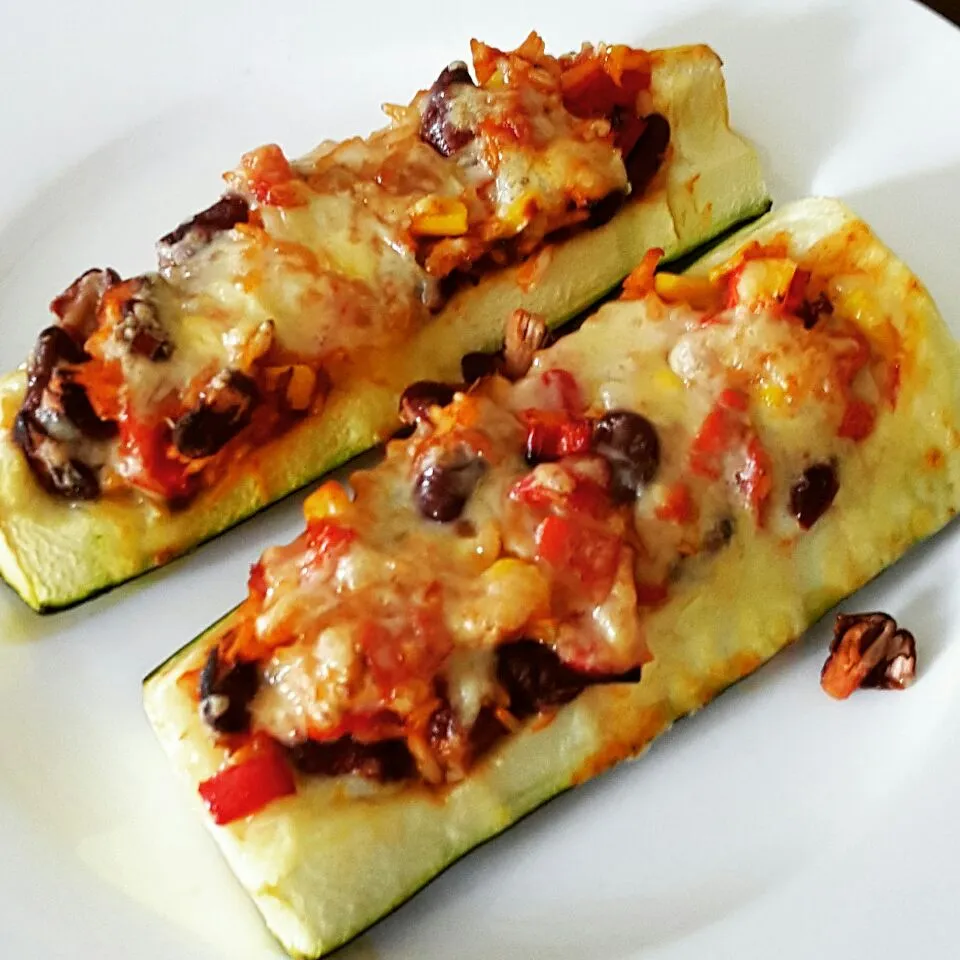 Snapdishの料理写真:Mexican Zucchini Boat #vegatarian|Erin Jonesさん