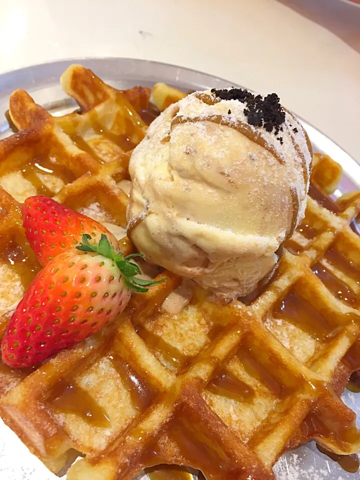 waffles with ice cream|hweeyhさん