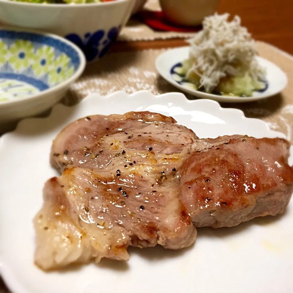 Snapdishの料理写真:今日の夕飯☆豚ロースステーキアップ|あさこさん