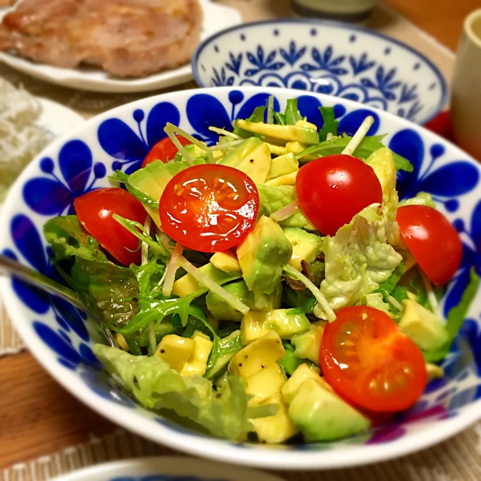 Snapdishの料理写真:今日の夕飯☆アボカドサラダアップ|あさこさん