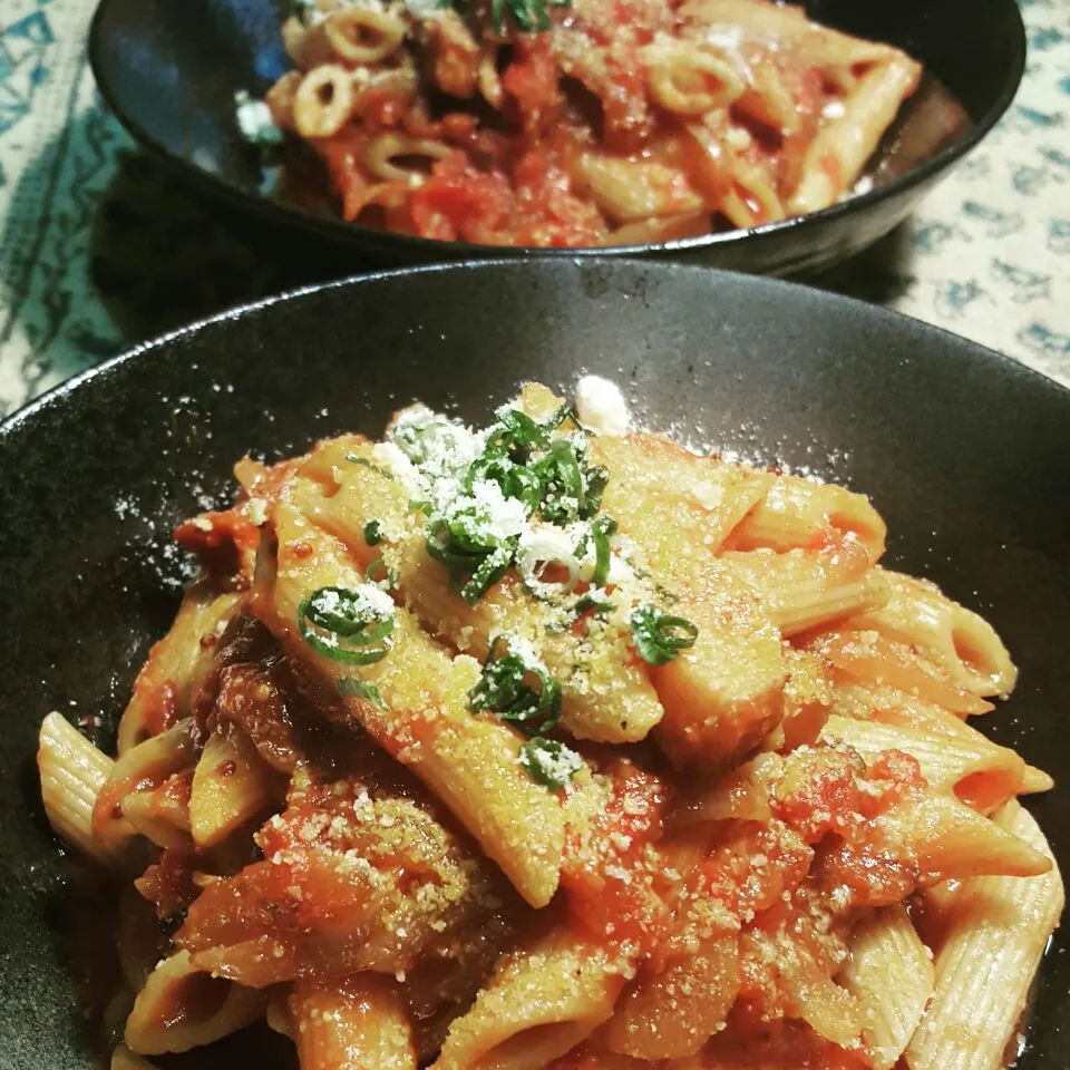 Penne Pasta with Rich Tomato & Garlic Sauce Flavored with Grain Mustard & Smoked Chopped Bacon|Emanuel Hayashiさん