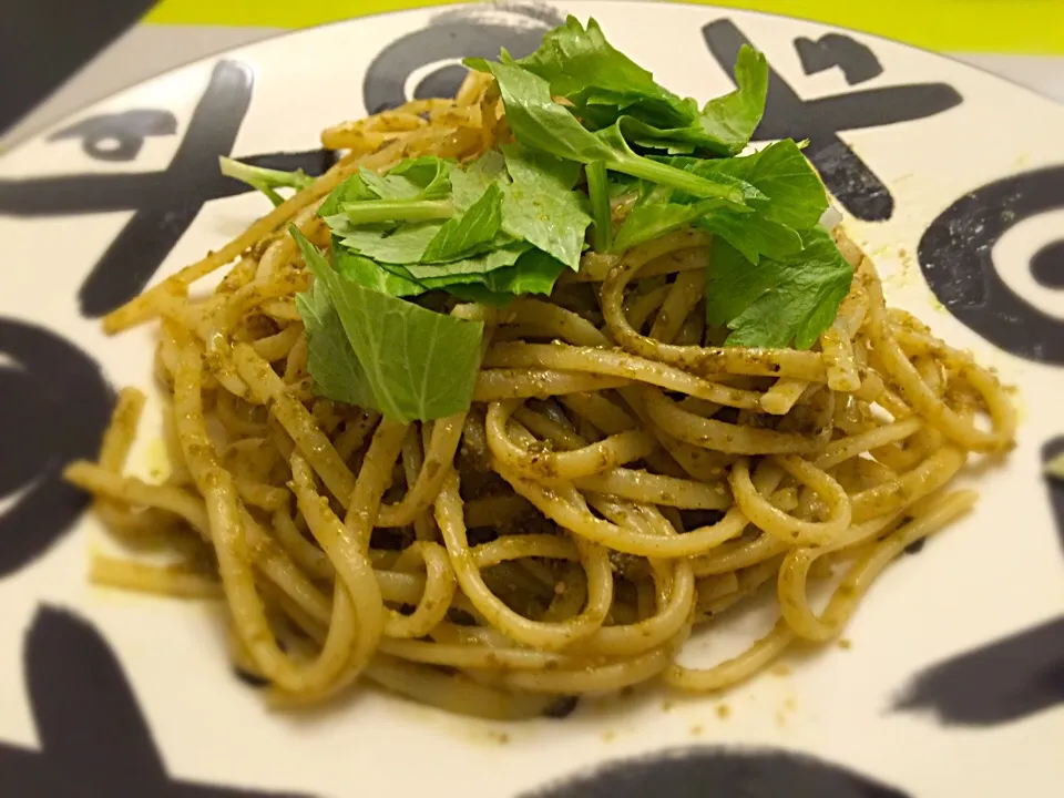 思いっきり久しぶりにスパゲティが夕飯に登場🍝なんせ、賞味期限を半年程過ぎたパスタソース発掘してしまったのよ💦まぁ命の危険は無かろう👼|にゃあ（芸名）さん