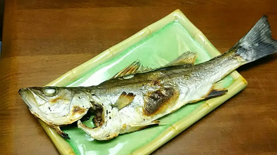 せいごの丸焼き🐟焦げちゃった💦|あらいぐまのしっぽさん