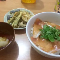 Snapdishの料理写真:ぶり漬け丼定食|ゆにさん