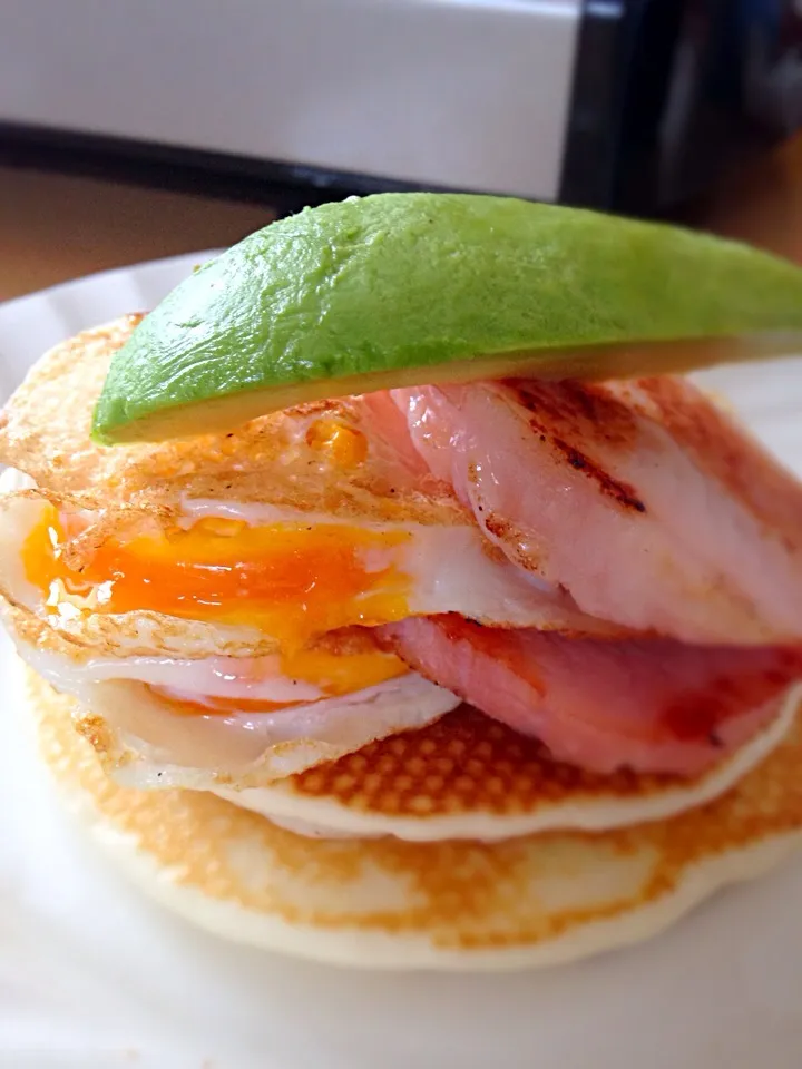 朝食🍳パンケーキ のっけました|じゅんこっこさん