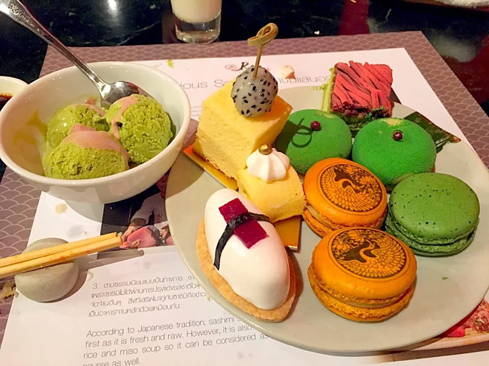 Snapdishの料理写真:มาการองและของหวานมากมาย ดาราเทวี เชียงใหม่|nattaboatさん