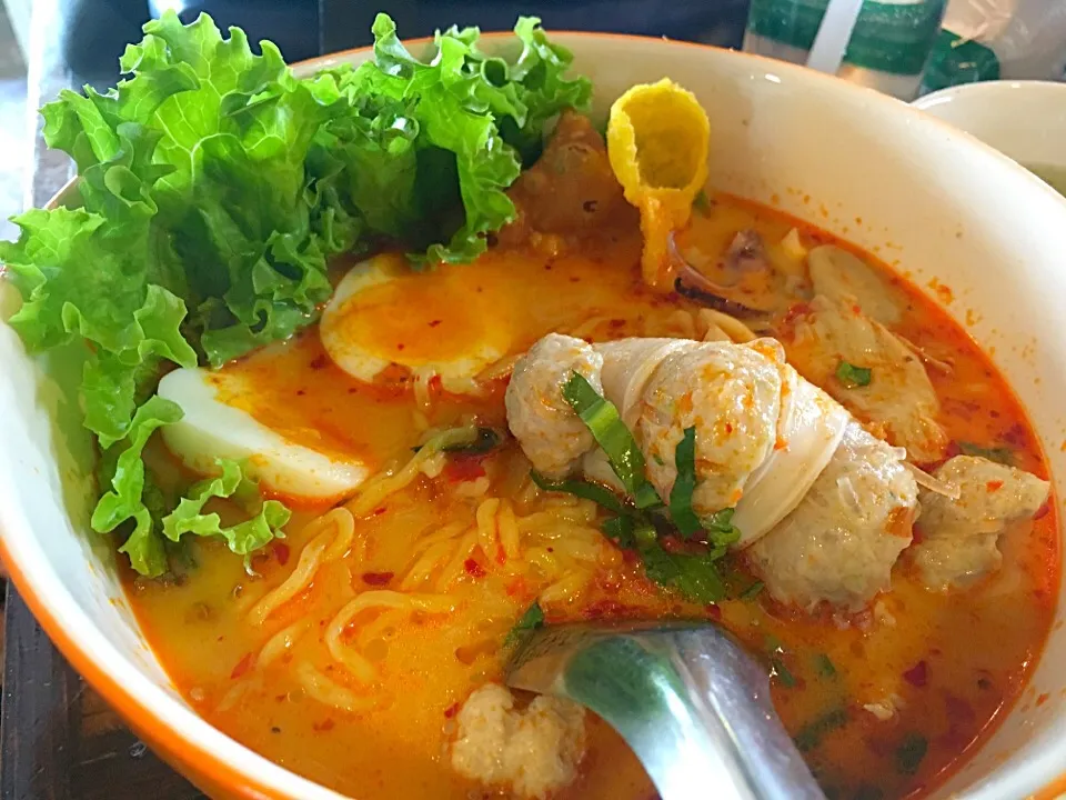 ปลาหมึกยัดไส้ ก๋วยเตี๋ยวหลุดโลก ศิริมังคบาจารย์ 13 เชียงใหม่|nattaboatさん