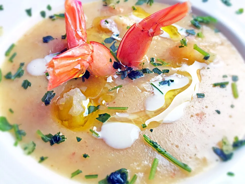 Cream of Chickling pea soup and shrimps.|laura giardinaさん