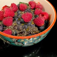 Jello, blueberries, raspberries, chia seeds and honey|Demureさん