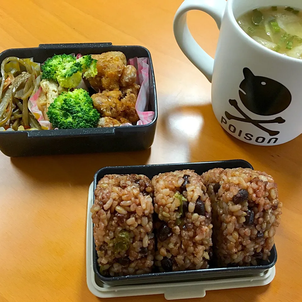 マクロビ弁当 きんぴら 切り干し大根の煮物 ソイミートの唐揚げ 酵素玄米おにぎり|ハナウサギさん