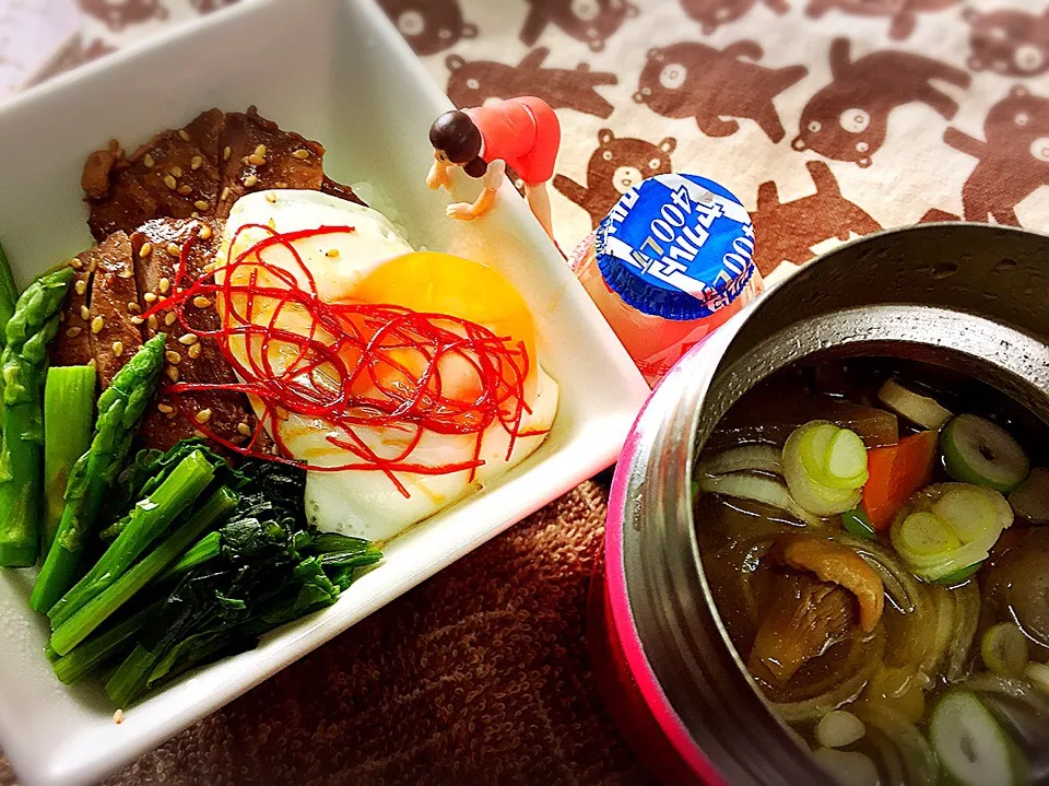 Snapdishの料理写真:厚切り豚タンキャベツ丼&あわび茸と根菜の鶏汁お弁当♪|桃実さん