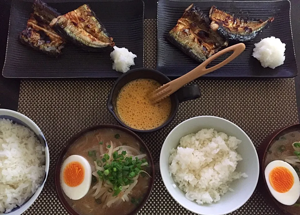 朝ごはん

干し焼きさんま
納豆
セブンイレブンのすみれの味噌ラーメン|ayumiさん